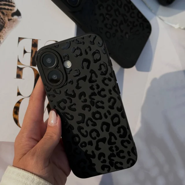قاب پلنگی مشکی iphone 17 normal