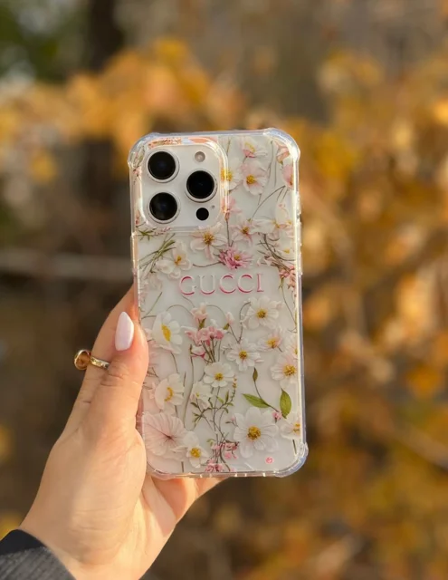 قاب گل رز سفید iphone 17pro